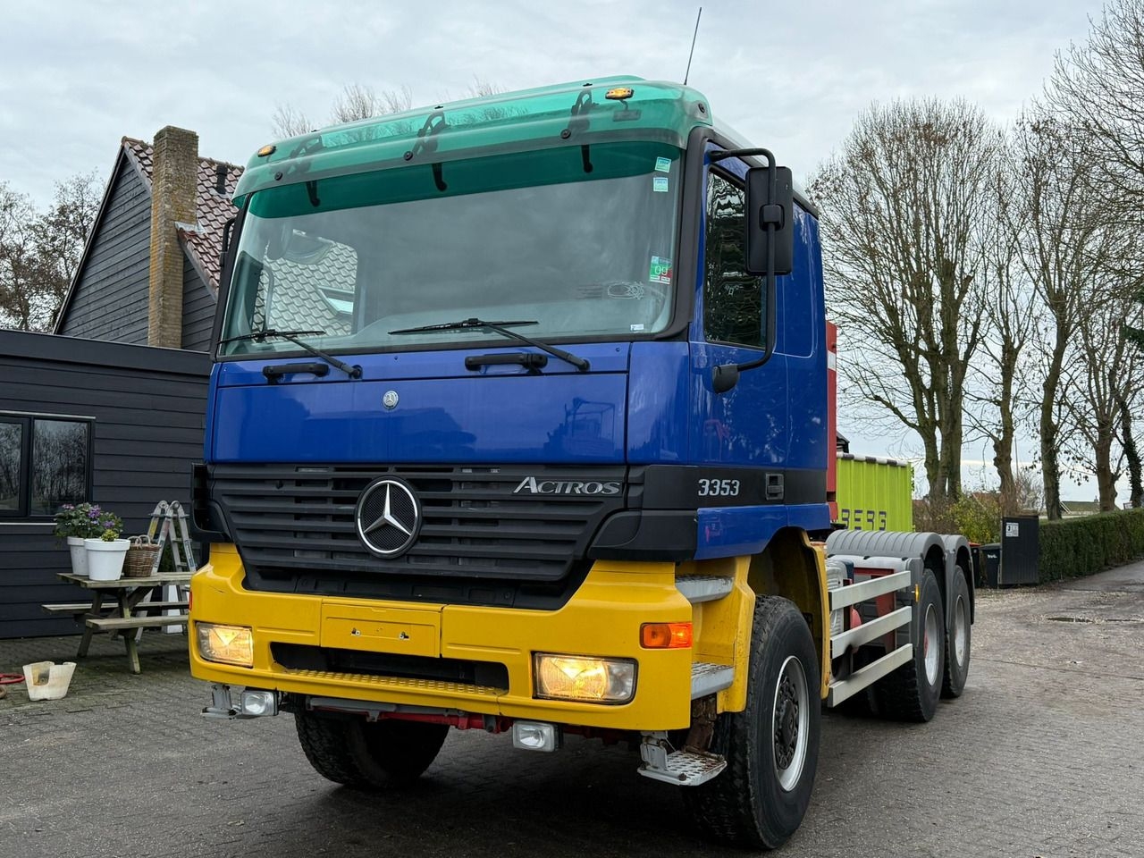 MERCEDES-BENZ