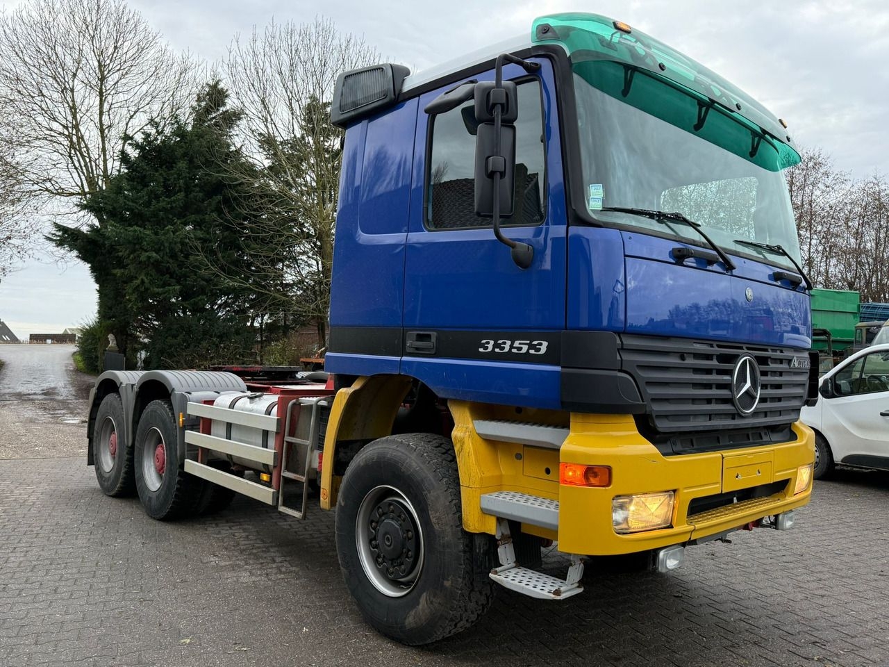 MERCEDES-BENZ