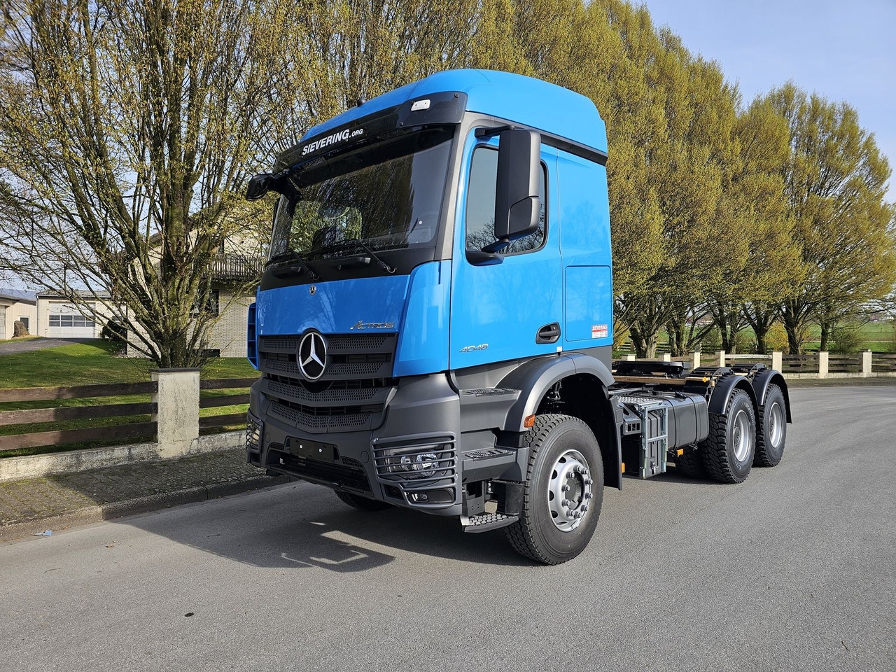 MERCEDES-BENZ