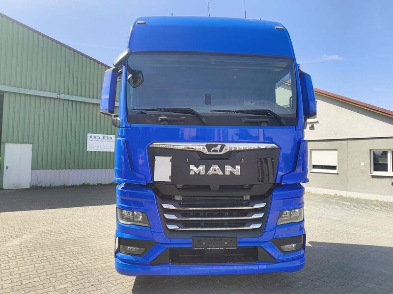 MAN