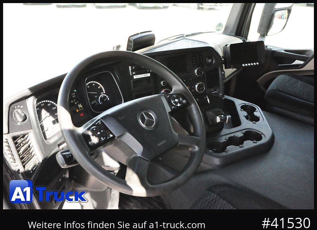 MERCEDES-BENZ